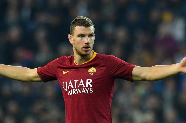 Fenerbahçe, Edin Dzeko'yu transfer ederek golcü sorununu çözmek istiyor