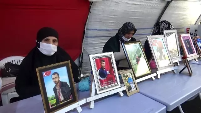 Son dakika haberleri... HDP önündeki ailelerden PKK'lı terörist Demirtaş'a tepki Son dakika haberleri... HDP önündeki ailelerden PKK'lı terörist Demirtaş'a tepki