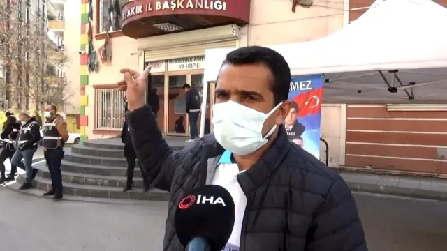 Son dakika haberleri... HDP önündeki ailelerden PKK'lı terörist Demirtaş'a tepki Son dakika haberleri... HDP önündeki ailelerden PKK'lı terörist Demirtaş'a tepki