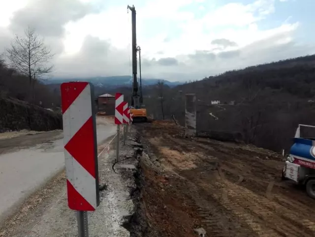 Heyelanlı yolda çalışma başlatıldı Heyelanlı yolda çalışma başlatıldı