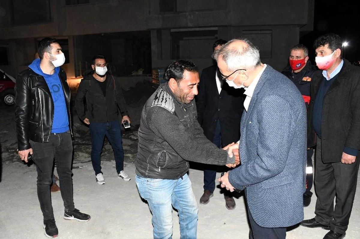 İntihara kalkışan genci, belediye başkanı ikna etti