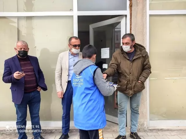 Kandilde vatandaşlara lokum ikram edildi Kandilde vatandaşlara lokum ikram edildi