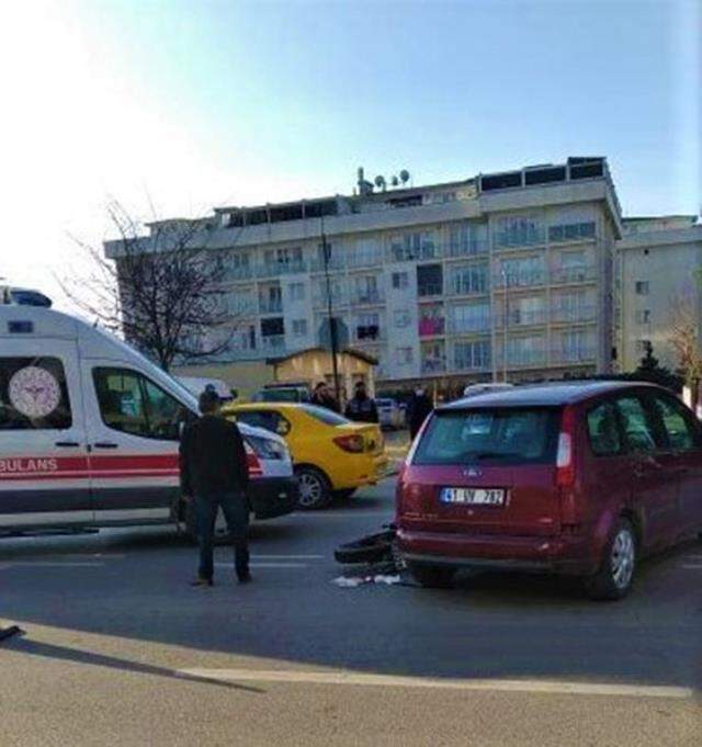 Otomobile çarpmamak için ani manevra yapan motosiklet sürücüsü yaşamını yitirdi