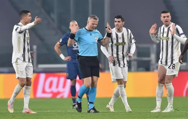 Porto maçında Ronaldo'nun yaptığı hataya sert eleştiri: Arkasını dönmesi affedilemez Porto maçında Ronaldo'nun yaptığı hataya sert eleştiri: Arkasını dönmesi affedilemez