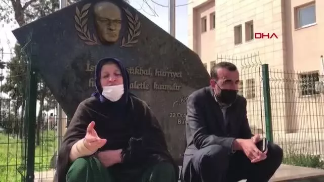 ŞANLIURFA Şuruç'ta 4 kişinin öldüğü seçim kavgasında tutuklanan oğlu için oturma eylemi başlattı ŞANLIURFA Şuruç'ta 4 kişinin öldüğü seçim kavgasında tutuklanan oğlu için oturma eylemi başlattı