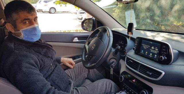 Sıfır kilometre aracın şanzımanı hatalı çıktı, kullanmaya başladığı ikinci günde yolda kaldı