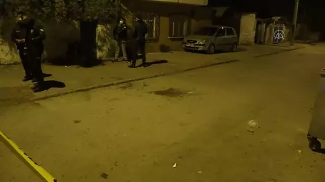 Son dakika haberi: Silahlı kavgada bir kişiyi yaralayan şüpheli gözaltına alındı Son dakika haberi: Silahlı kavgada bir kişiyi yaralayan şüpheli gözaltına alındı
