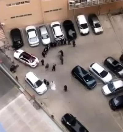 Site otoparkında davul zurna eşliğinde korona halayı Site otoparkında davul zurna eşliğinde korona halayı