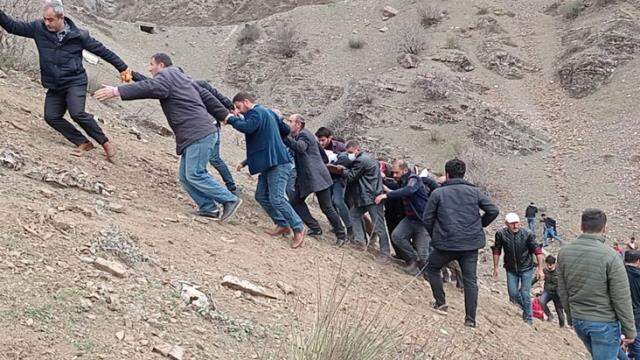 Son Dakika! Öğrencileri taşıyan servis uçurumdan yuvarlandı: 2 ölü 27 yaralı