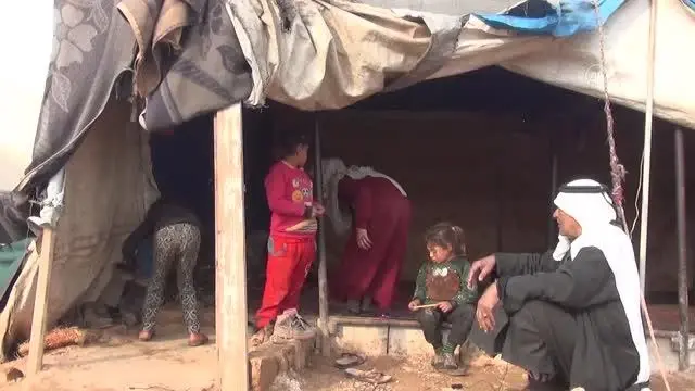 Suriye'deki savaşta anne ve babasını kaybeden 12 yaşındaki Zeynep, kardeşleriyle yaşam mücadelesi veriyor Suriye'deki savaşta anne ve babasını kaybeden 12 yaşındaki Zeynep, kardeşleriyle yaşam mücadelesi veriyor