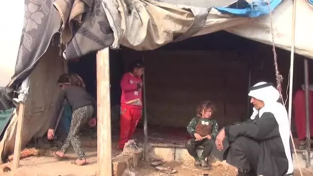 Suriye'deki savaşta anne ve babasını kaybeden 12 yaşındaki Zeynep, kardeşleriyle yaşam mücadelesi veriyor Suriye'deki savaşta anne ve babasını kaybeden 12 yaşındaki Zeynep, kardeşleriyle yaşam mücadelesi veriyor