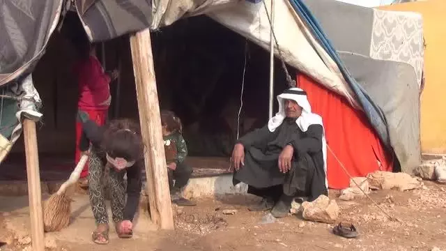 Suriye'deki savaşta anne ve babasını kaybeden 12 yaşındaki Zeynep, kardeşleriyle yaşam mücadelesi veriyor Suriye'deki savaşta anne ve babasını kaybeden 12 yaşındaki Zeynep, kardeşleriyle yaşam mücadelesi veriyor