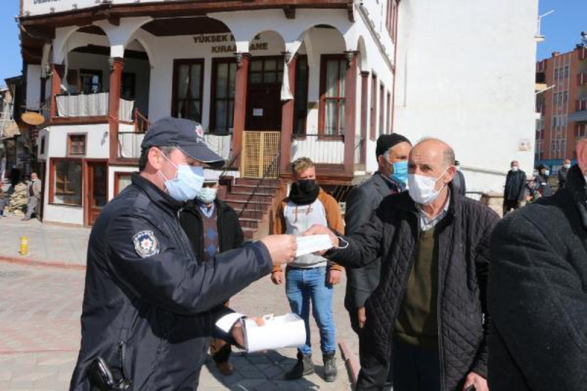 Son dakika: Tokat'ta, 44 kişiye 40 bin TL korona cezası - Yeniden