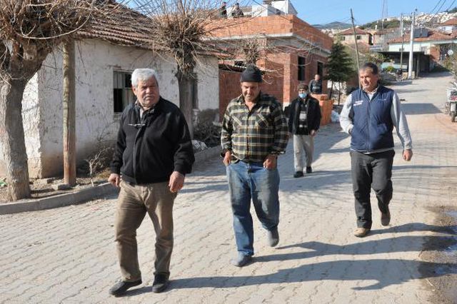 Daha iyi hizmet almak için referandumla başka ilçeye bağlanmak isteyen mahalle ortada kaldı