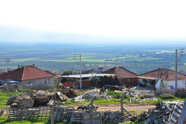 Daha iyi hizmet almak için referandumla başka ilçeye bağlanmak isteyen mahalle ortada kaldı