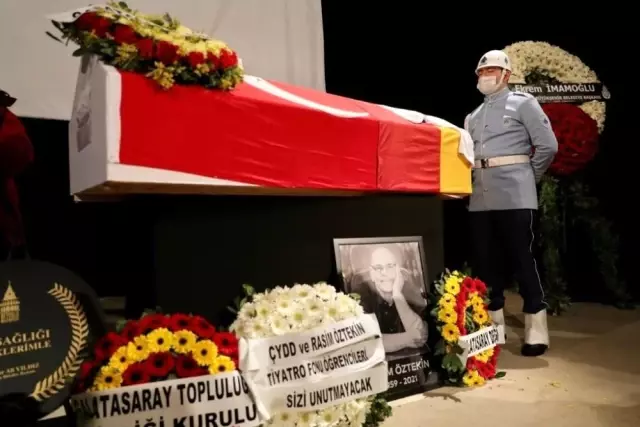 Usta oyuncu Rasim Öztekin için Ses Sineması'nda tören düzenlendi Usta oyuncu Rasim Öztekin için Ses Sineması'nda tören düzenlendi
