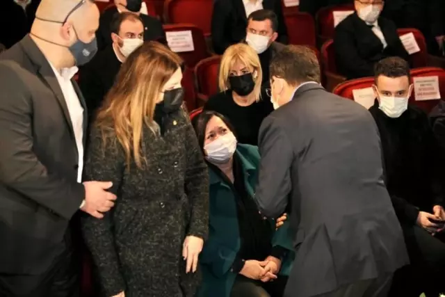 Usta oyuncu Rasim Öztekin için Ses Sineması'nda tören düzenlendi Usta oyuncu Rasim Öztekin için Ses Sineması'nda tören düzenlendi