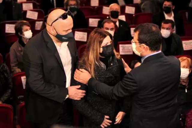 Usta oyuncu Rasim Öztekin için Ses Sineması'nda tören düzenlendi Usta oyuncu Rasim Öztekin için Ses Sineması'nda tören düzenlendi