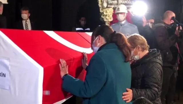 Usta oyuncu Rasim Öztekin için Ses Sineması'nda tören düzenlendi Usta oyuncu Rasim Öztekin için Ses Sineması'nda tören düzenlendi