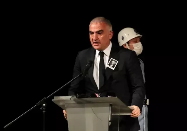Usta oyuncu Rasim Öztekin için Ses Sineması'nda tören düzenlendi Usta oyuncu Rasim Öztekin için Ses Sineması'nda tören düzenlendi