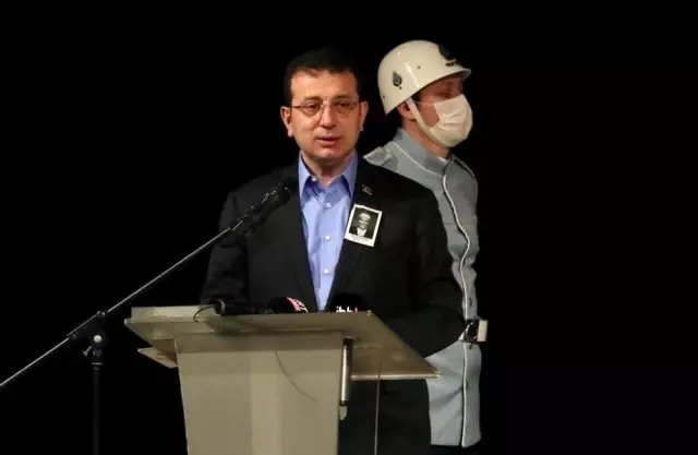 Usta oyuncu Rasim Öztekin için Ses Sineması'nda tören düzenlendi Usta oyuncu Rasim Öztekin için Ses Sineması'nda tören düzenlendi