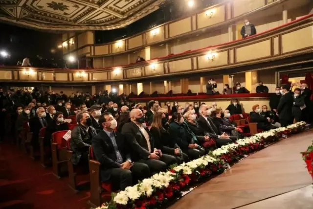 Usta oyuncu Rasim Öztekin için Ses Sineması'nda tören düzenlendi Usta oyuncu Rasim Öztekin için Ses Sineması'nda tören düzenlendi