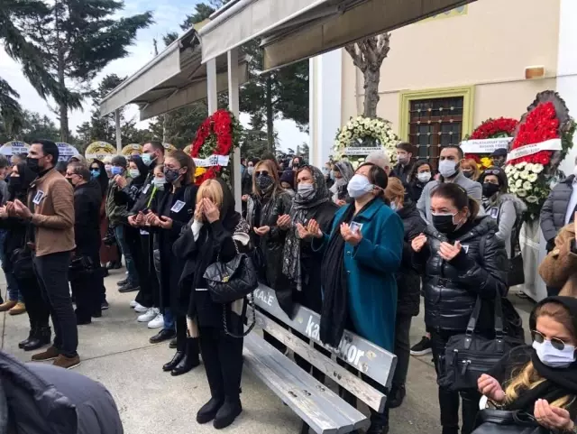 Usta oyuncu Rasim Öztekin için Ses Sineması'nda tören düzenlendi Usta oyuncu Rasim Öztekin için Ses Sineması'nda tören düzenlendi