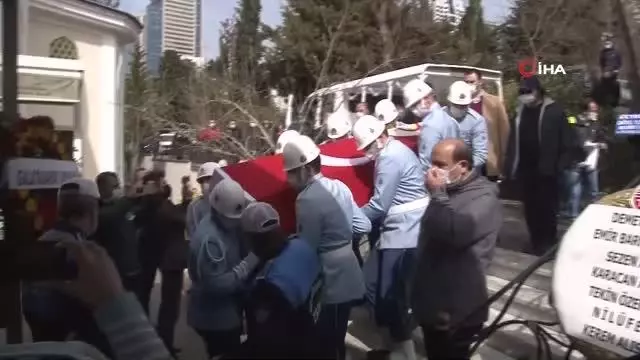 Usta oyuncu Rasim Öztekin son yolculuğuna uğurlanıyor Usta oyuncu Rasim Öztekin son yolculuğuna uğurlanıyor