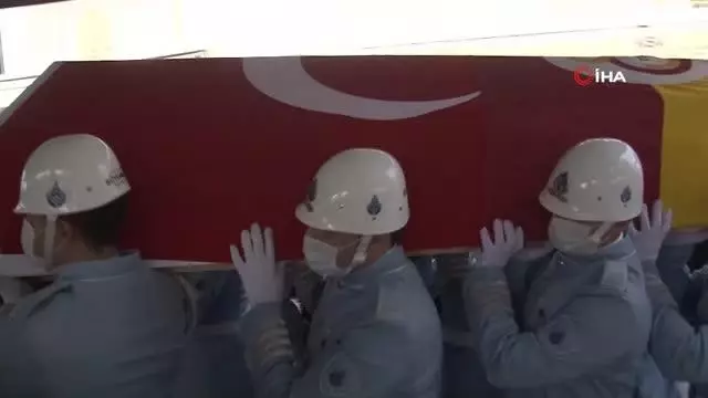 Usta oyuncu Rasim Öztekin son yolculuğuna uğurlanıyor Usta oyuncu Rasim Öztekin son yolculuğuna uğurlanıyor