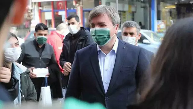 Vali Aydoğdu, müzik zevkini sorduğu kız öğrencilerden 'Müslüm Gürses' cevabını alınca şaşırdı Vali Aydoğdu, müzik zevkini sorduğu kız öğrencilerden 'Müslüm Gürses' cevabını alınca şaşırdı