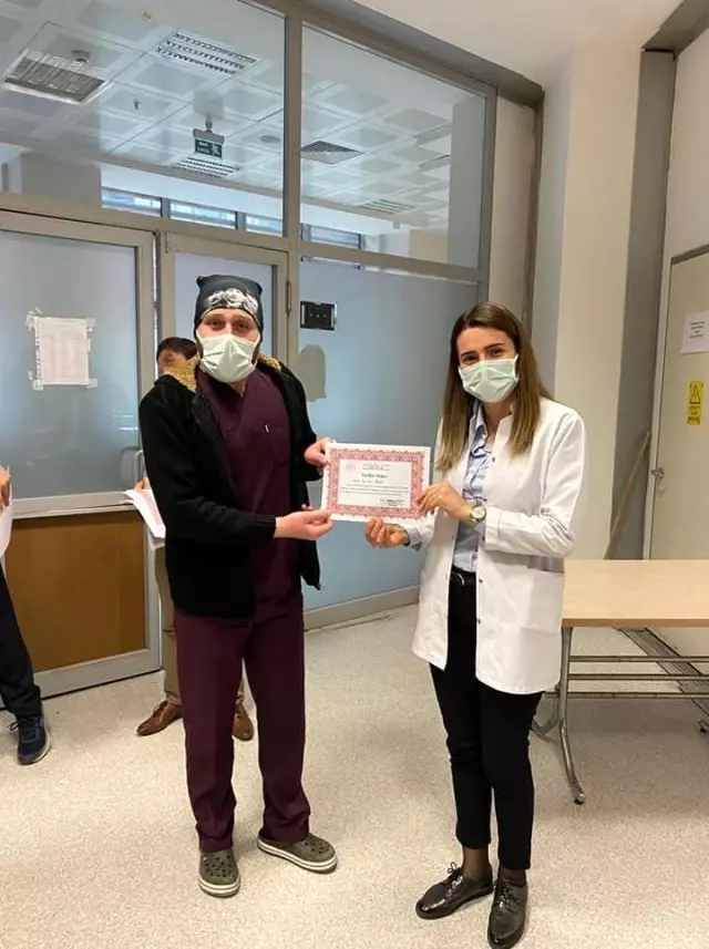 Son dakika haberleri: Acil Servisi görevlisi sağlık personeline teşekkür belgesi Son dakika haberleri: Acil Servisi görevlisi sağlık personeline teşekkür belgesi