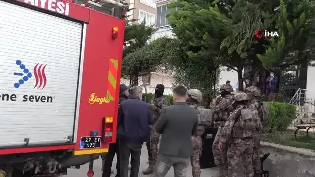 Ailesinden 3 kişiyi rehin aldı aileyi PÖH kurtardı Ailesinden 3 kişiyi rehin aldı aileyi PÖH kurtardı