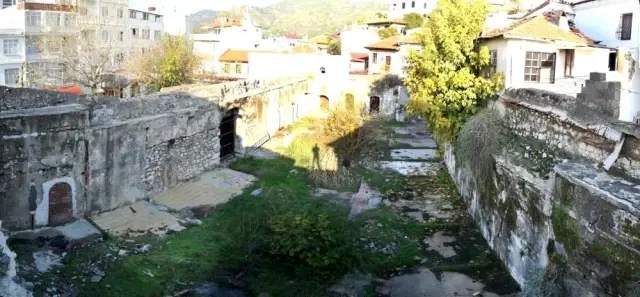 AK Parti Marmaris İlçe Başkanlığı'ndan tarihi Kervansaray için çalışmalar başladı