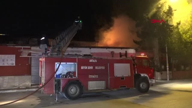 ANTALYA Festival Çarşısı bir haftada ikinci kez yandı