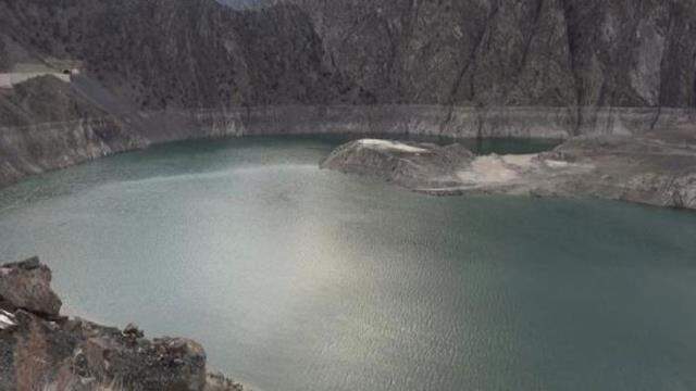 Artvin'de barajlardaki sular çekildi, yerleşim yerleri ortaya çıktı