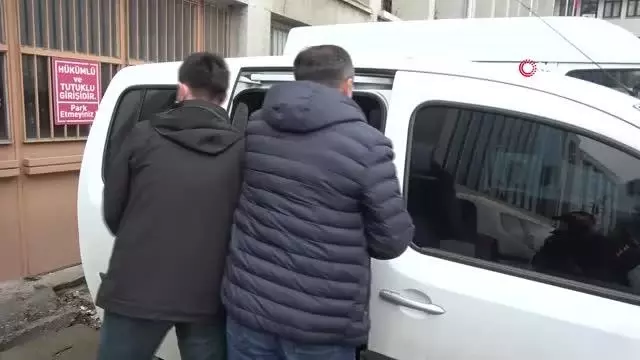 Babasını öldüren 17 yaşındaki katil zanlısına olay yerinde tatbikat yaptırıldı