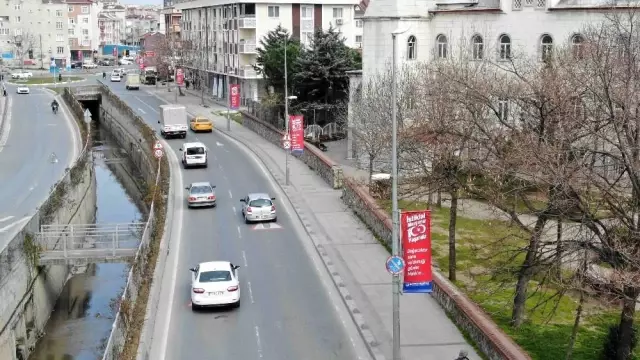 Bağcılar sokakları İstiklal Marşı dizeleriyle süslendi