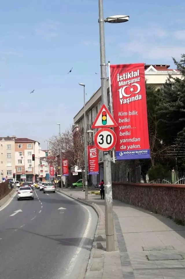 Bağcılar sokakları İstiklal Marşı dizeleriyle süslendi