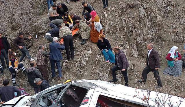 Bakan Soylu'yu Batman'daki kazaya isyan etti: 16 kişilik arabada 26 kişi vardı, bu katliama açık davetiye çıkarmadır