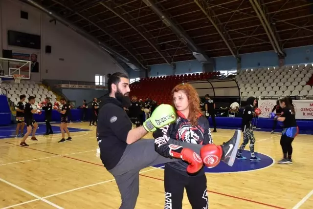 Başkan Çelik muaythai antrenörlerine başarılar diledi