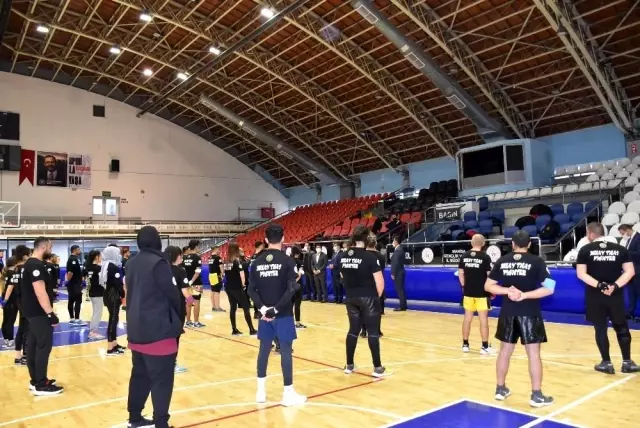 Başkan Çelik muaythai antrenörlerine başarılar diledi