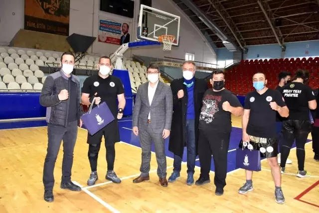 Başkan Çelik muaythai antrenörlerine başarılar diledi