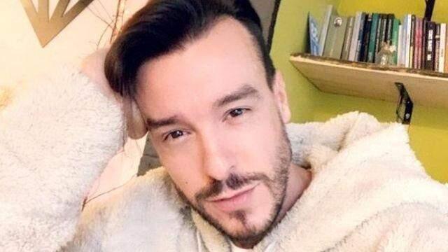 Cem Adrian bir kar tanesi sözleri neler? Bir kar tanesi sözleri neler? Cem Adrian şarkı sözleri neler? Cem Adrian kimdir?