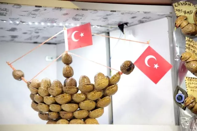 Herkes onunla dalga geçmişti, ceviz kabukları geçim kaynağı oldu Herkes onunla dalga geçmişti, ceviz kabukları geçim kaynağı oldu