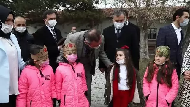 Çubuk'ta İstiklal Marşı'nın 10 kıtasını ezberleyen 100 öğrenciye 'at biniciliği' eğitimi verildi Çubuk'ta İstiklal Marşı'nın 10 kıtasını ezberleyen 100 öğrenciye 'at biniciliği' eğitimi verildi