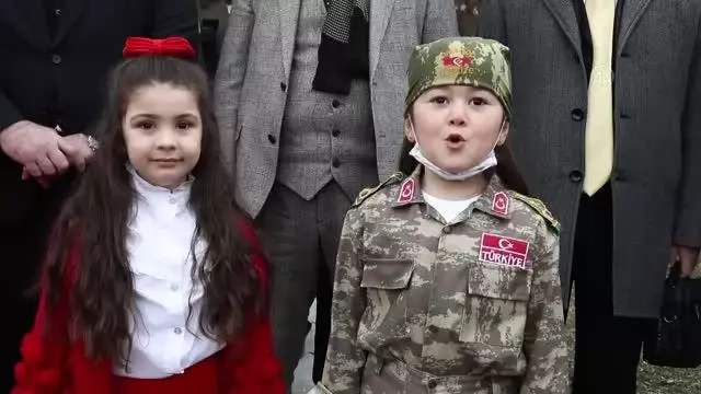 Çubuk'ta İstiklal Marşı'nın 10 kıtasını ezberleyen 100 öğrenciye 'at biniciliği' eğitimi verildi Çubuk'ta İstiklal Marşı'nın 10 kıtasını ezberleyen 100 öğrenciye 'at biniciliği' eğitimi verildi