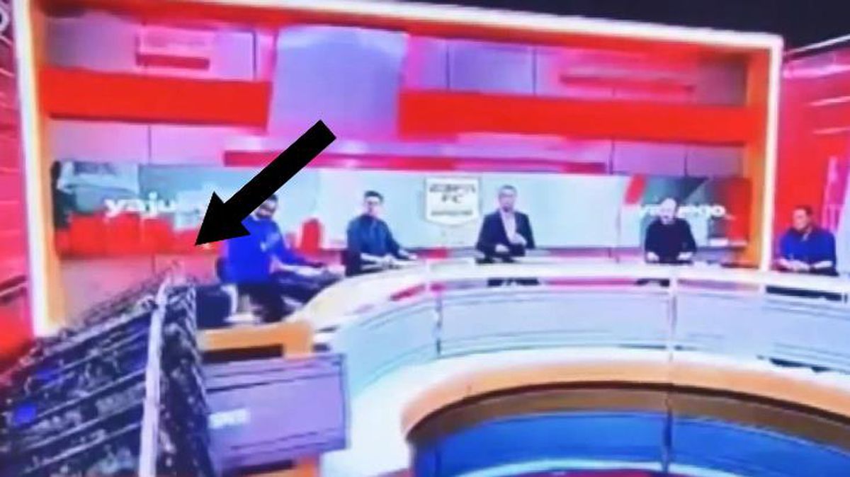 Faciadan dönüldü! Canlı yayında konuğun üzerine dev ekran düştü