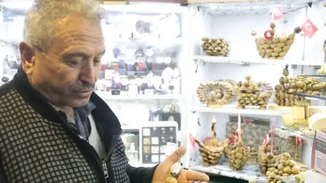 Herkes onunla dalga geçmişti, ceviz kabukları geçim kaynağı oldu Herkes onunla dalga geçmişti, ceviz kabukları geçim kaynağı oldu