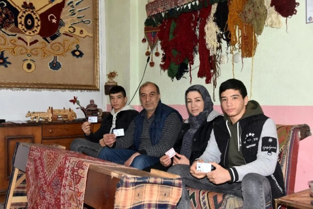 İranlı halı tamircisi Türk vatandaşlığına geçti