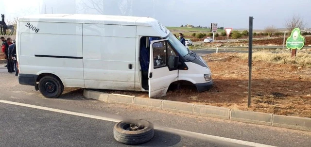 Son dakika haberi! ŞANLIURFA - İYİ Parti konvoyunda trafik kazası: 4 yaralı (2)